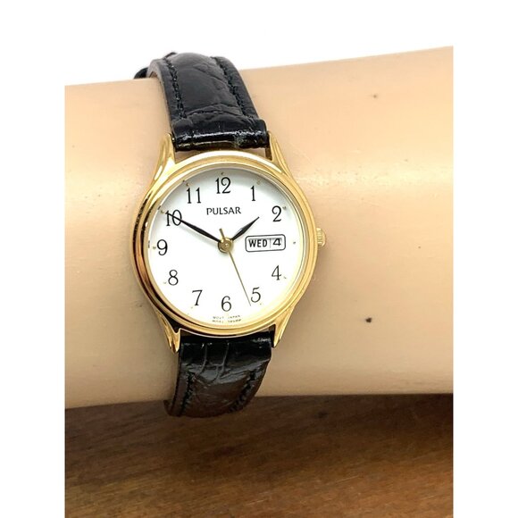 Pulsar Women's Watch VX83-X002 Vintage Quartz White Dial Day Date Black Leather - Picture 10 of 13